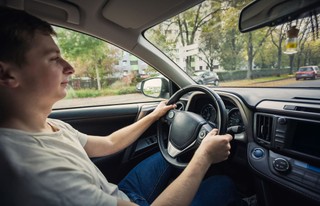 Prawo jazdy od 17 latków, obowiązkowe kaski dla dzieci. Duże zmiany w przepisach