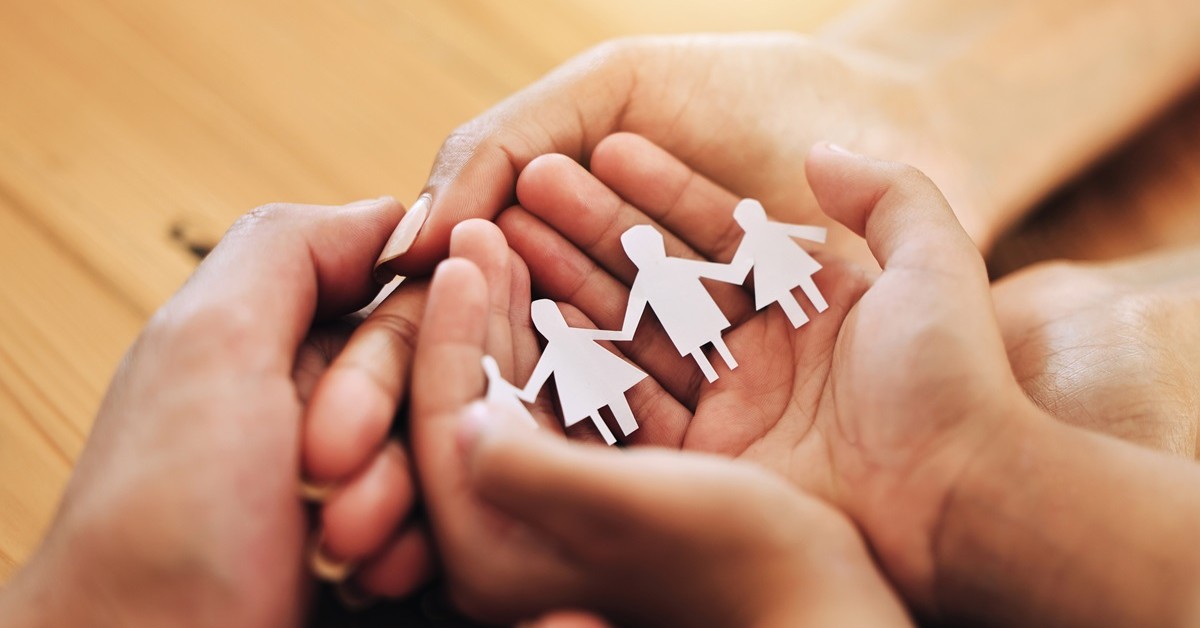 Jakie uprawnienia przysługują pracownikowi z tytułu adopcji dziecka