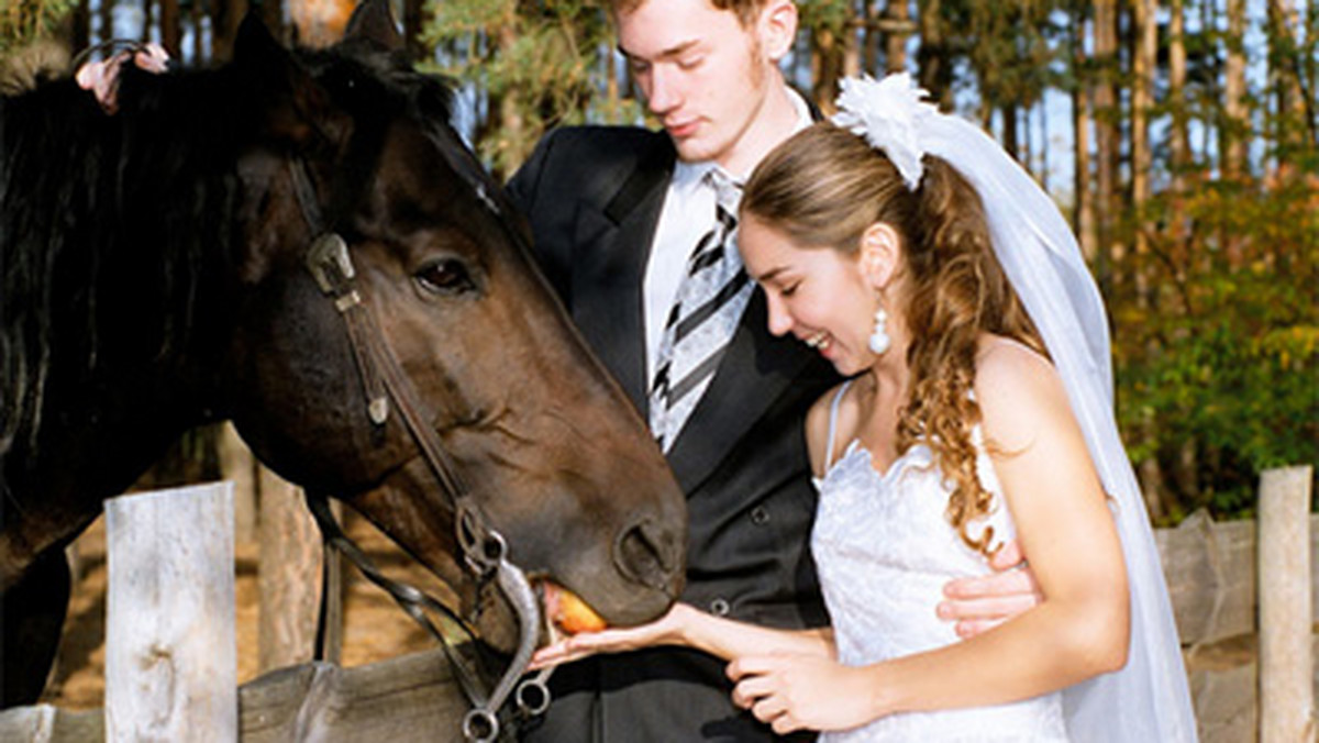 Wedding planner radzi: Witajcie Internauci! Witajcie Młode Pary! Witajcie wszyscy bez wyjątku! Ślub. Wydarzenie, do którego podchodzimy z pietyzmem, szaleństwem w oczach i z duszą na ramieniu. Obawiamy się, czy wszystko wyjdzie tak, jak wyjść powinno i tak, jakbyśmy tego chcieli.