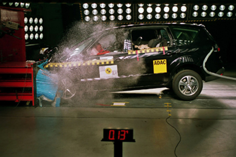Ford S-Max
(2006-15) - crash test