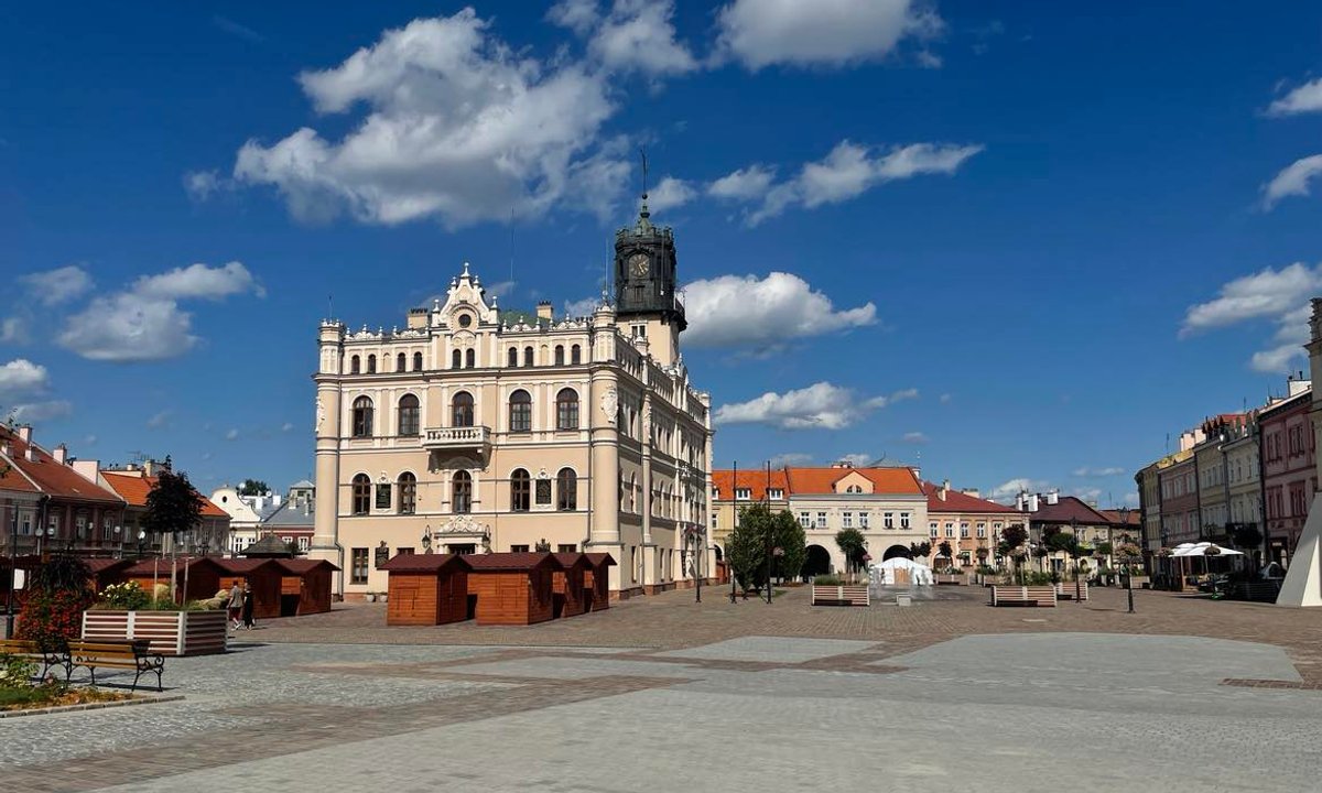 Powstaje jedenasty kościół w 39-tysięcznym mieście. Mieszkańcy: przydałby się basen