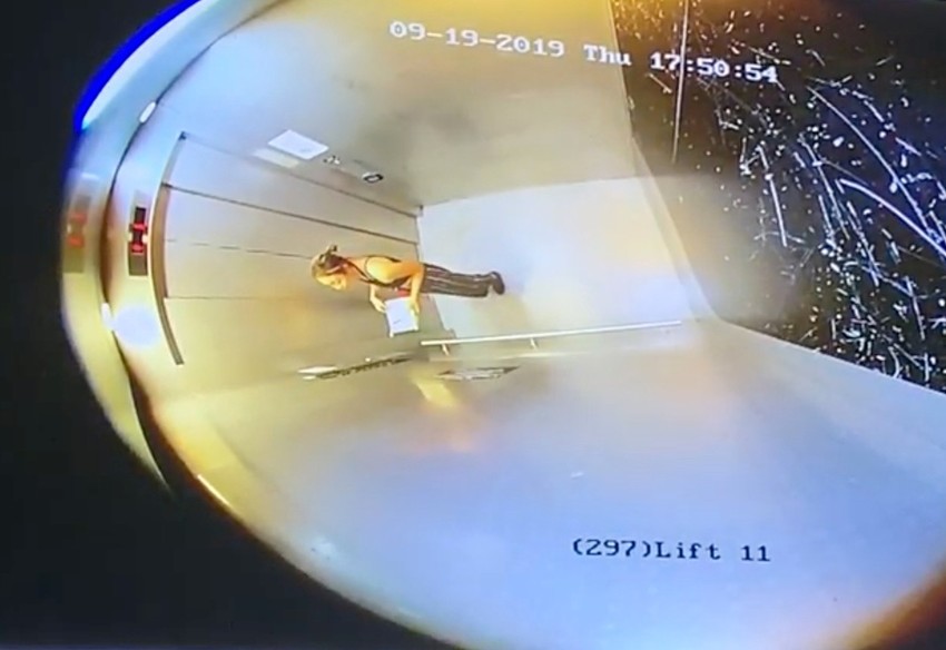 Čan Jin Lam na snimcima nadzornih kamera u kampusu HKDI