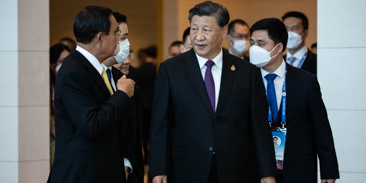 Premier Prayut Chan-o-cha z Tajlandii i prezydent Xi Jinping z Chin.