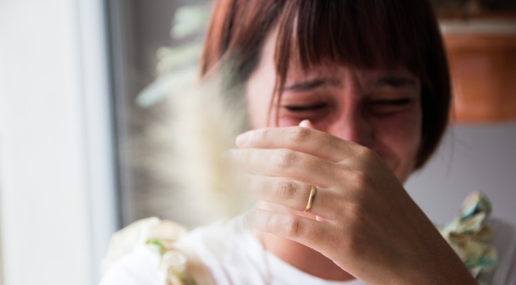 Azóta sem tudom abba hagyni a sírást, miután kiderült, mit forralt ki ellenem a sógornőm. A férjem meg totálisan mellé állt Fotó: Getty Images