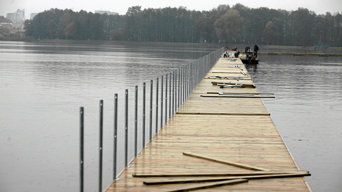 Wojewódzki inspektor sanitarny w Szczecinie odwołał obowiązujący od ubiegłego tygodnia zakaz kąpieli w kąpielisku na jeziorze Myśliborskim w Myśliborzu (Zachodniopomorskie).