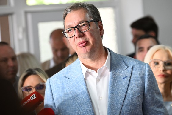 "Država ulaže u razvoj seoskog turizma i privrede!" Vučić stigao u Temsku: Obilazi gazdinstvo porodice Pančić