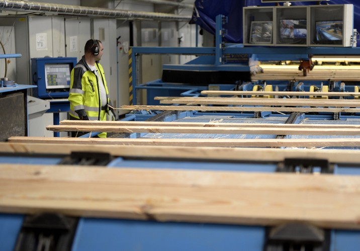 W przyszłości, jeżeli IKEA Industry zdecyduje się powiększyć inwestycję o fabrykę mebli, zatrudnienie może wzrosnąć o kolejne 400 osób. <br><br>(dd/kru) PAP/Darek Delmanowicz