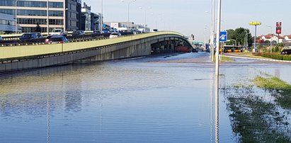 Awaria wodociągowa w stolicy. Woda zalała ulice