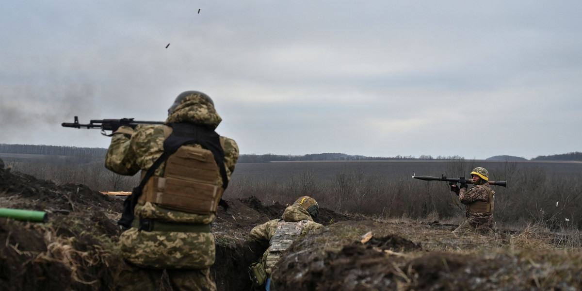 Rosyjscy żołnierze chcą uniknąć wyjazdu na front za wszelką cenę.