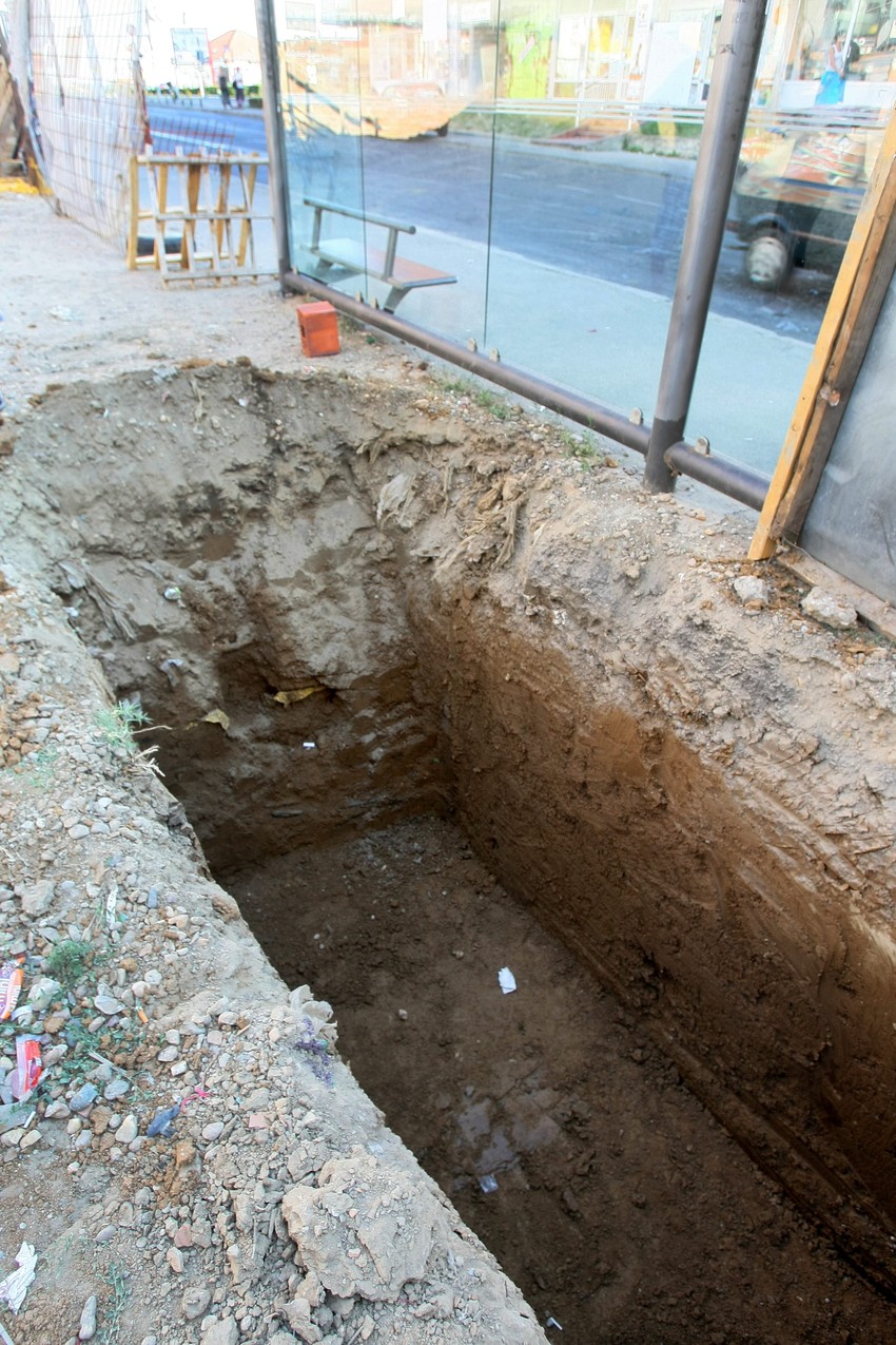 Avionska bomba je sada pomerena na drugi kraj gradilišta