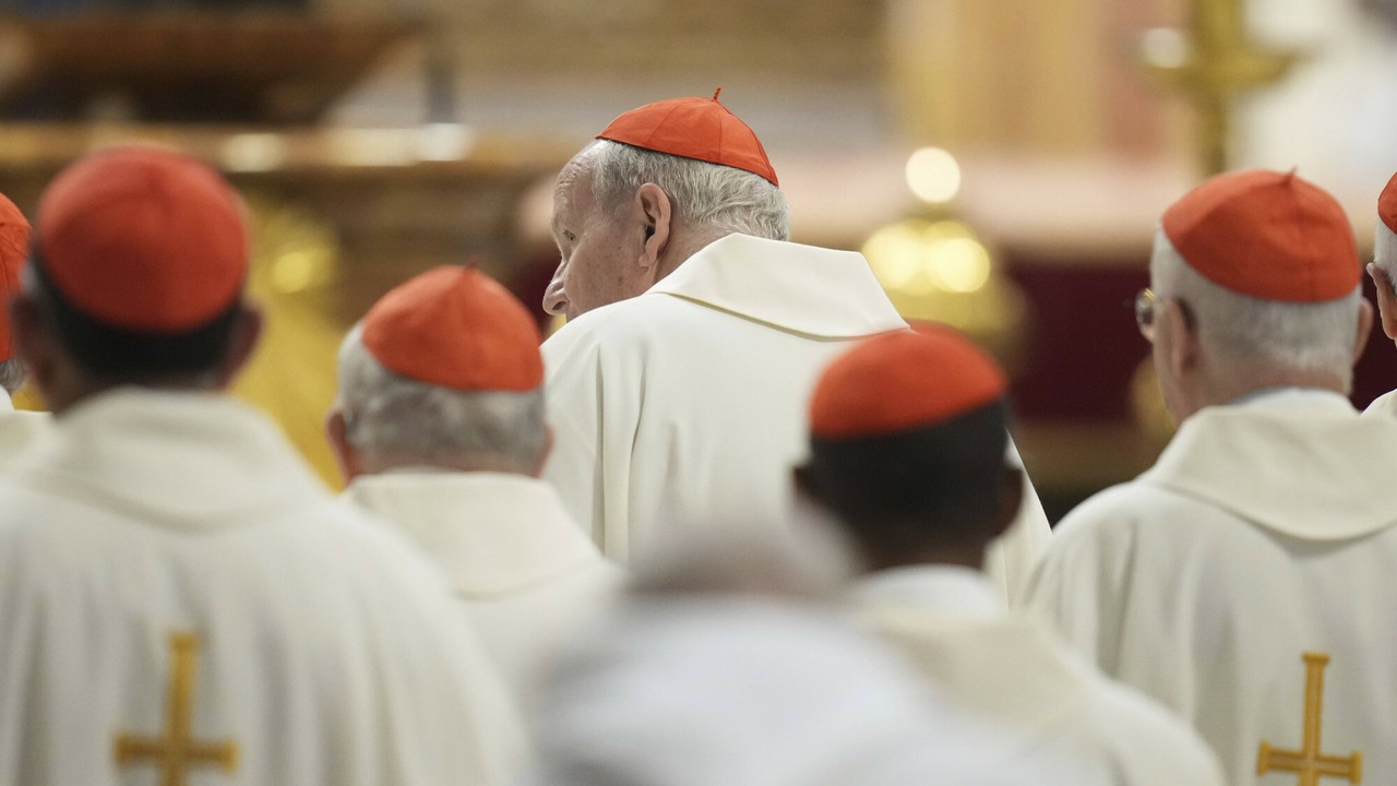 Kościół potrzebuje "Supermana"? Doniesienia o podziałach przed konklawe
