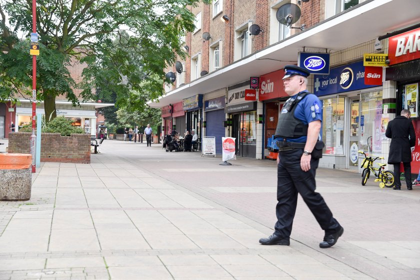 Na ulicach Harlow pojawiło się więcej policjantów