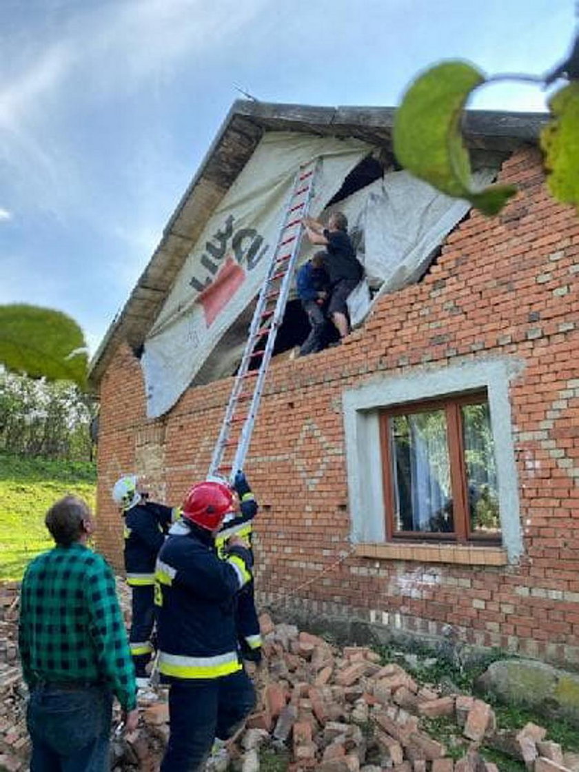 Zniszczone budynki, połamane drzewa i podtopienia. Burze w Polsce