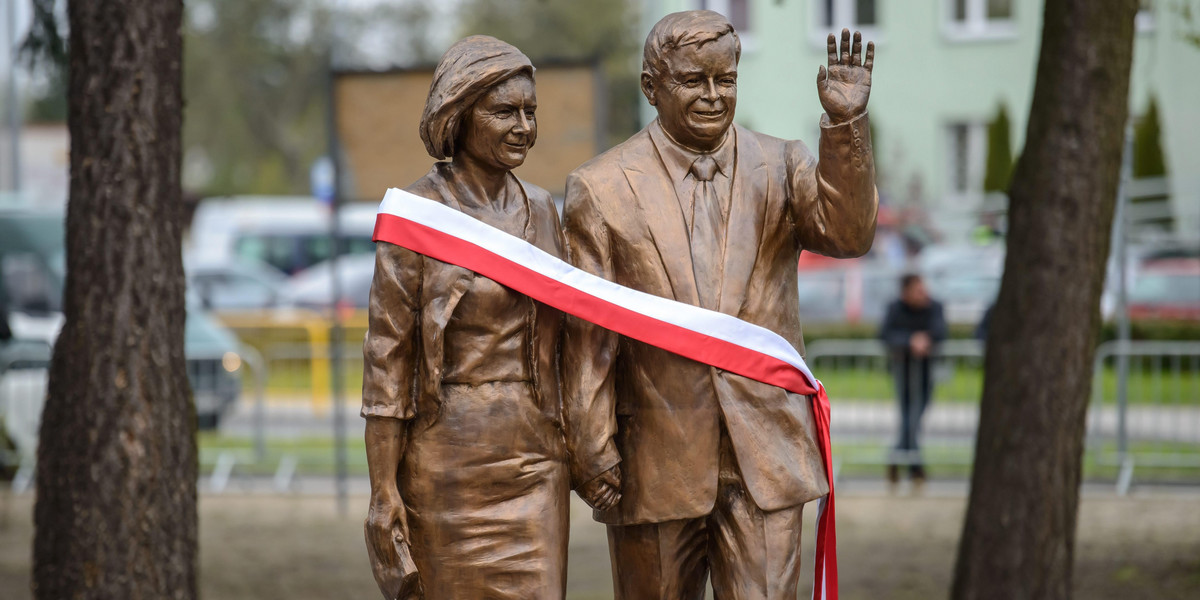 Kaczyński odsłonił kolejny pomnik brata 