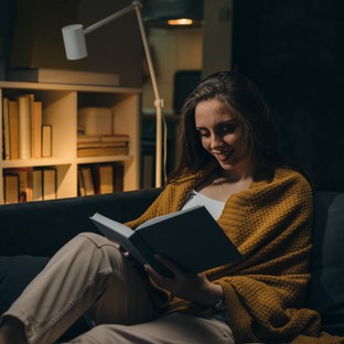 Igaz vagy sem, hogy a félhomályban olvasás károsítja a szemet?