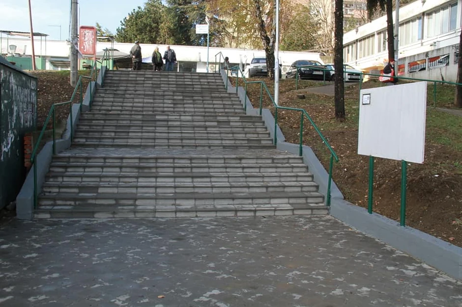 Rekostrukcija stepeništa koje povezuje dva platoa u Rakovici