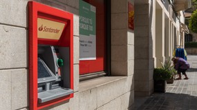 2,2 mln złotych wyparowało z kont banku Santander. Prokuratura wszczęła śledztwo