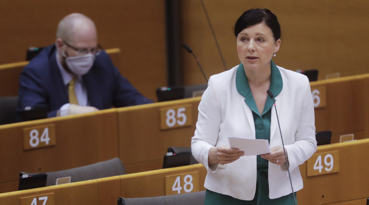Vera Jourová, az Európai Bizottság alelnöke, értékekért és átláthatóságért felelős cseh uniós biztos beszédet mond az Európai Parlament Magyarországgal kapcsolatban zajló plenáris vitáján Brüsszelben  Fotó: MTI EPA