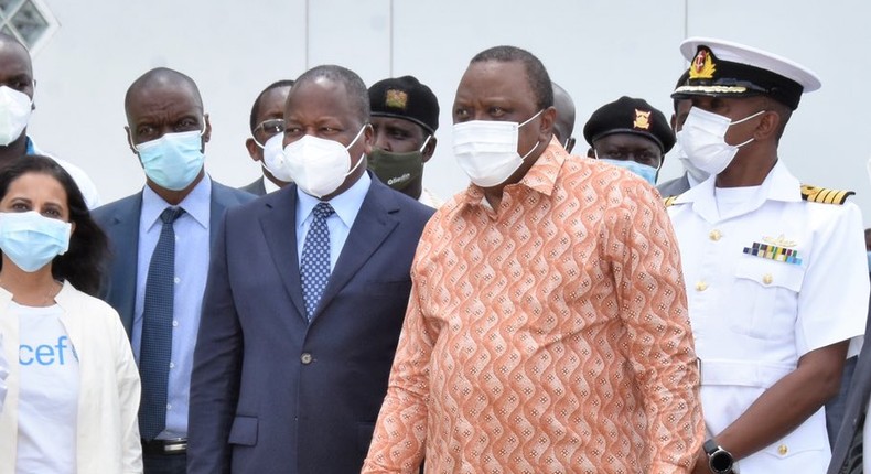 Health CS Mutahi Kagwe with President Uhuru Kenyatta when they visited the Kitengela Vaccine storage facility