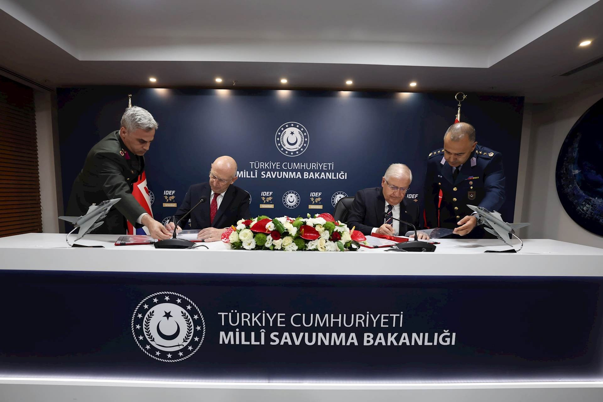 Turquía firma acuerdo con Reino Unido para cazas Eurofighter