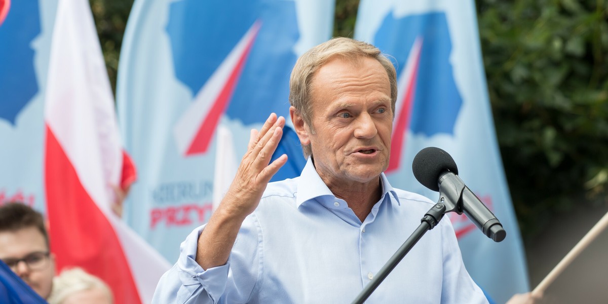 Donald Tusk w poniedziałek na Długim Targu poruszył wiele tematów, w tym również kwestię bloku energetycznego w elektrowni Turów. Na reakcję spółki były premier nie musiał długo czekać.