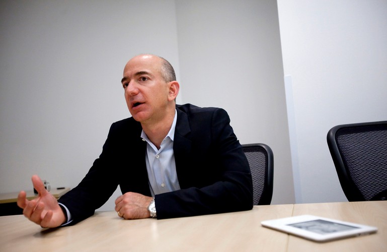 Jeff Bezos, prezes i dyrektor generalny Amazon.com Inc., podczas wywiadu, Cupertino, Kalifornia, USA