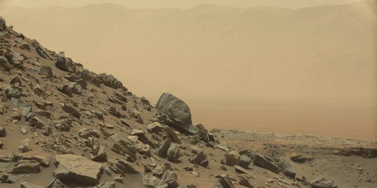 Zdjęcia wykonane w dolnych rejonach Aeolis Mons (Góra Sharpa) na Marsie