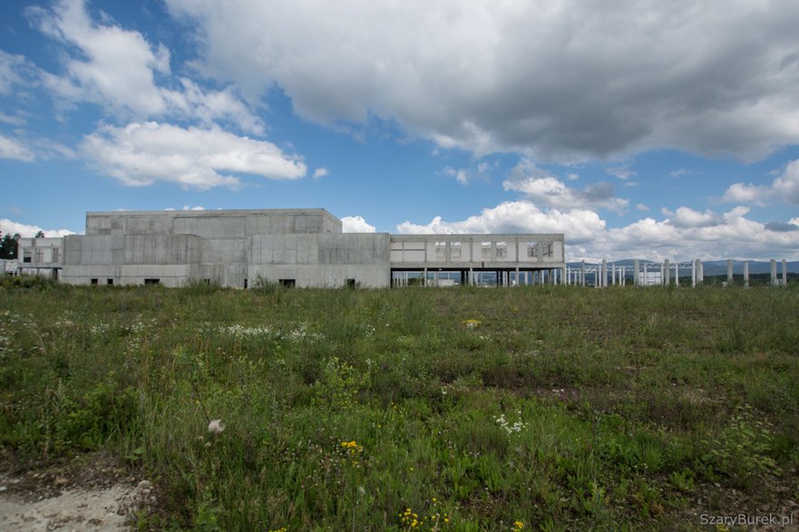 Niedokończone centrum handlowe, wrzesień 2022 r.