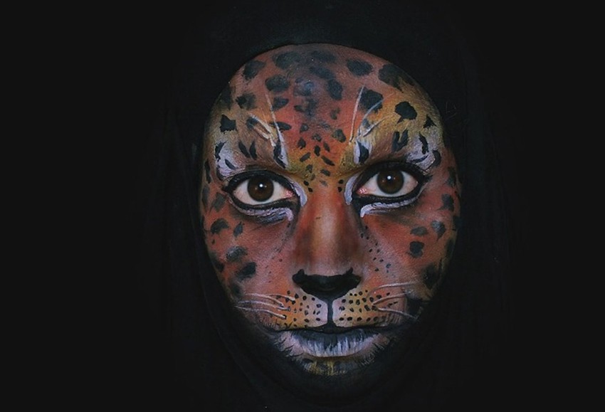 Umesto platna koristi svoje lice