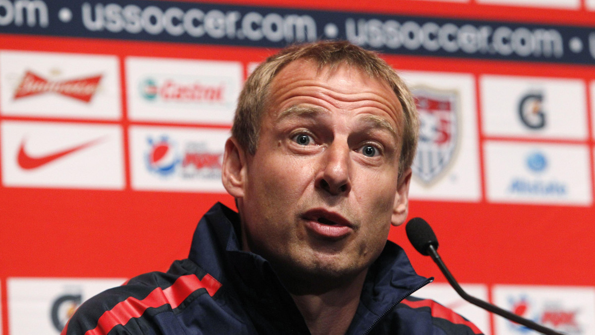 Trener reprezentacji USA Juergen Klinsmann zaprzeczył, jakoby miał objąć posadę szkoleniowca Tottenhamu Londyn. - To wspaniały klub, ale jestem dumny z bycia trenerem reprezentacji USA - powiedział Niemiec.