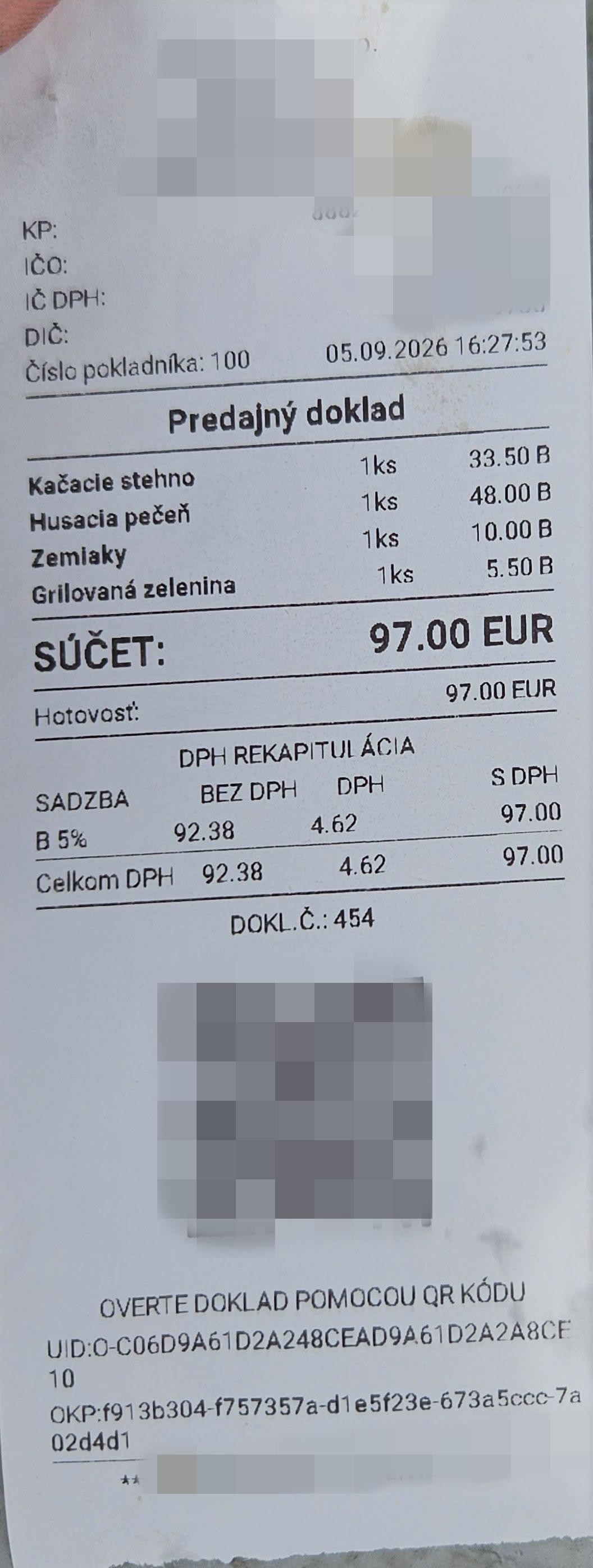 Michal ukázal účet za jedlo na Agrokomplexe.