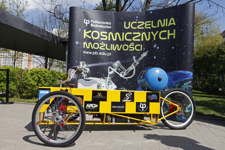 Pneumobil - pojazd pneumatyczny konstrukcji zespołu 'Tech No Logic'- napędzany sprężonym powietrzem.<br><br>fot. (ar/mr) PAP/Artur Reszko