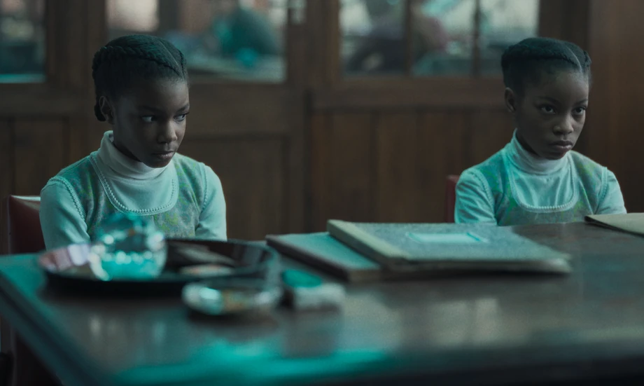 Jennifer (Tamara Lawrance) i June (Letitia Wright), kadr z filmu „Silent Twins”