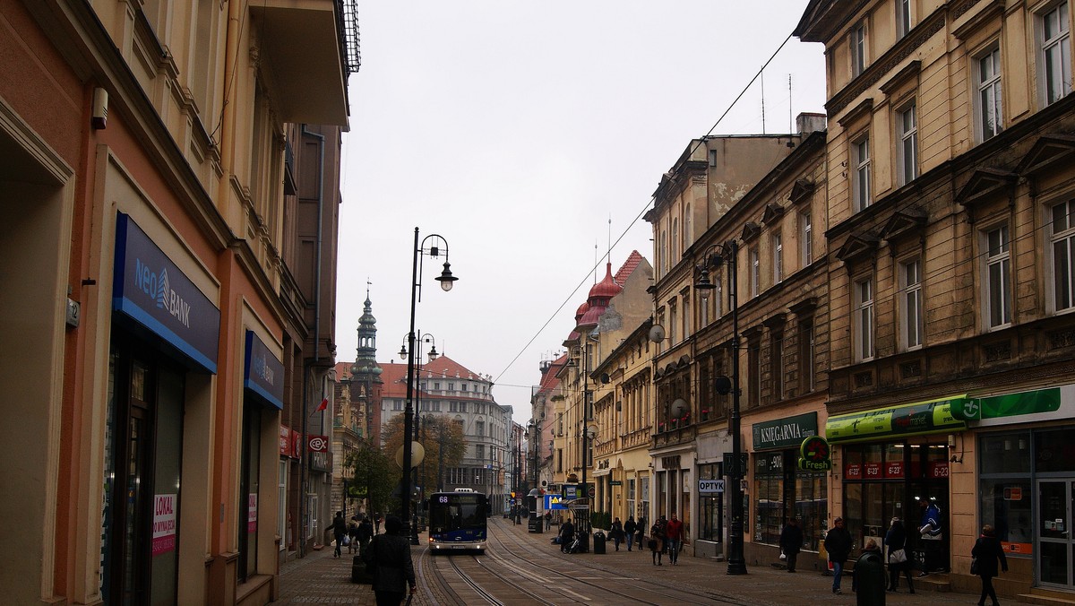 Zamek, mury miejskie, Brama Gdańska - śladami przeszłości Bydgoszczy ruszył 68. Rajd Młodego Turysty.