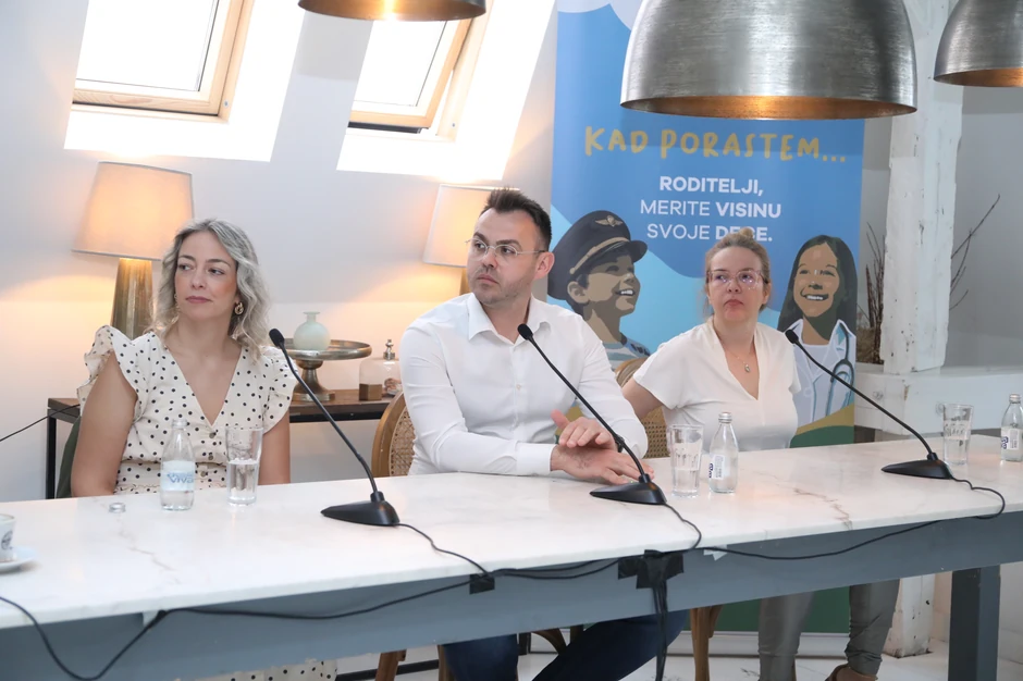 U uzrastu od šest godina, naša ćerka je imala telesnu visinu deteta od tri godine, priča Milisavljević