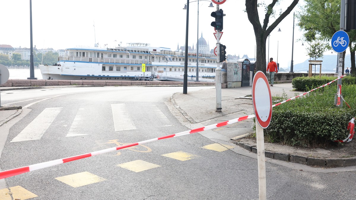 Mostanra győzött az ár: a folyó melletti utak nagy részén teljesen leállt a közlekedés
