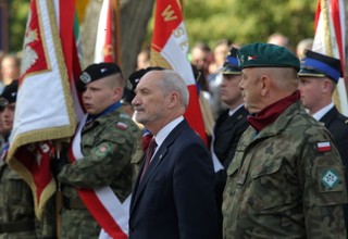 Macierewicz: Chcemy, żeby polska młodzież była wykształcona i dzielna zdolnością obrony ojczyzny