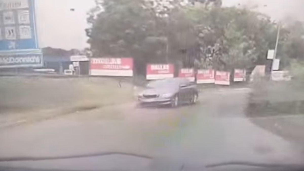 NOVA OPASNOST NA AUTO-PUTU Još jedna vožnja u kontrasmeru kod uključenja za Zmaj (VIDEO)