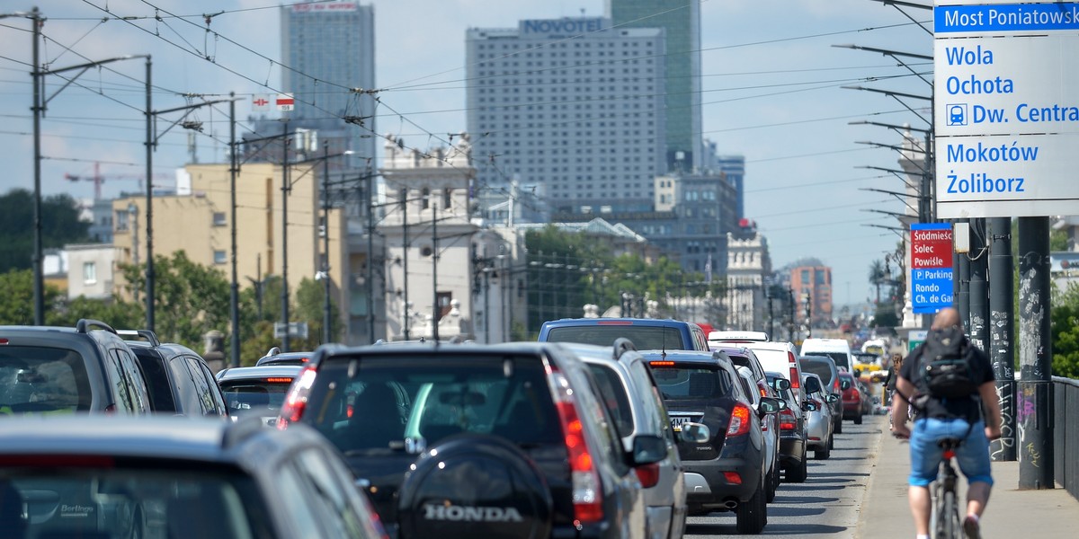 Według zapisu w pierwotnym projekcie, miasta mogłyby ustalać opłatę za wjazd do centrum w maksymalnej wysokości 30 zł.