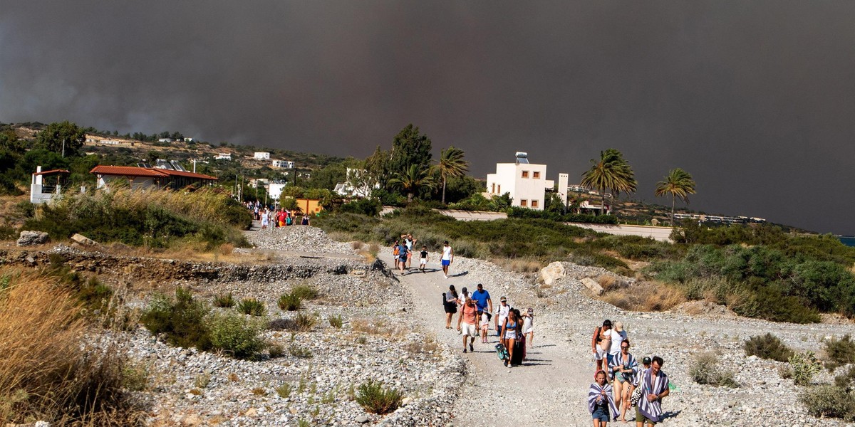 Pożary trawią grecką wyspę Rodos. Tysiące osób jest ewakuowanych. Co z Polakami, którzy mieli jechać na wakacje na Rodos?