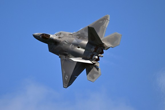 (VIDEO) AMERIKA POVUKLA AVIONE IZ IZRAELA Stelt lovci odleteli u bazu britanskog vazduhoplovstva, evo gde idu nakon toga