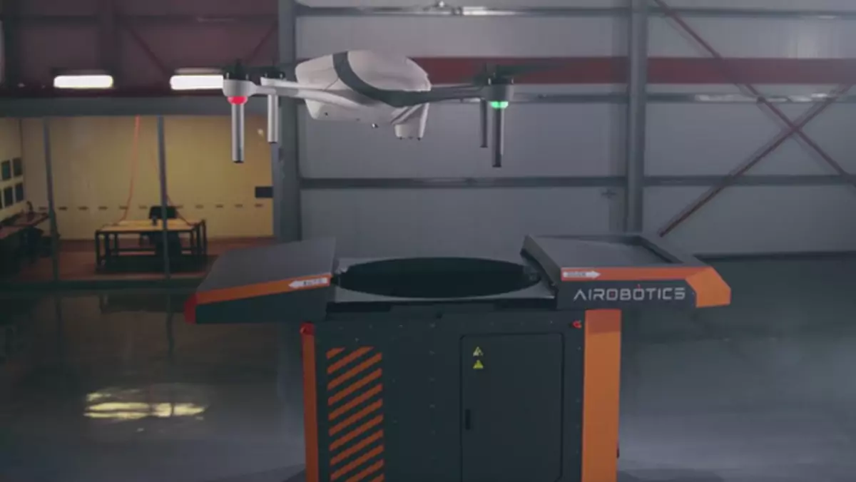 Airobotics - w pełni autonomiczny system zarządzania dronami