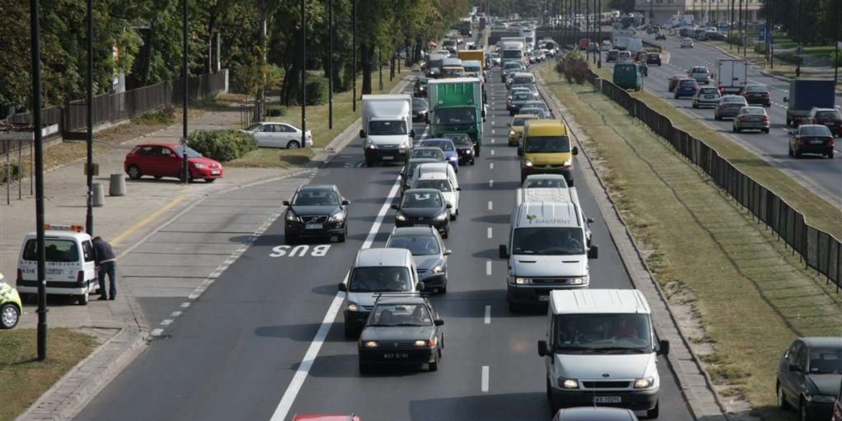 Koszą na buspasie 60 tys. zł dziennie