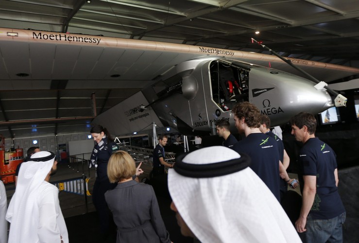 Po opuszczeniu Ameryki Północnej Solar Impulse 2 uda się przez Ocean Atlantycki w kierunku Południowej Europy oraz Północnej Afryki. Następnie powróci do Abu Zabi, gdzie zakończy swój ponad 500-godzinny lot. Nad bezpiecznym przelotem dwójki pilotów (Piccard i Borschberg) czuwać będzie 60-osobowy zespół wsparcia technicznego. Jego zdaniem będzie również wyznaczenie alternatywnej trasy lotu, na wypadek gdyby na przeszkodzie stanęły niekorzystne warunki atmosferyczne.
<br><br>
(fot. EPA/STRINGER Dostawca: PAP/EPA)
