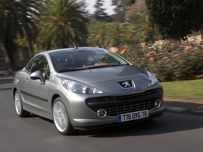 Peugeot w Genewie: niebo nad głowami w nowym 207 CC