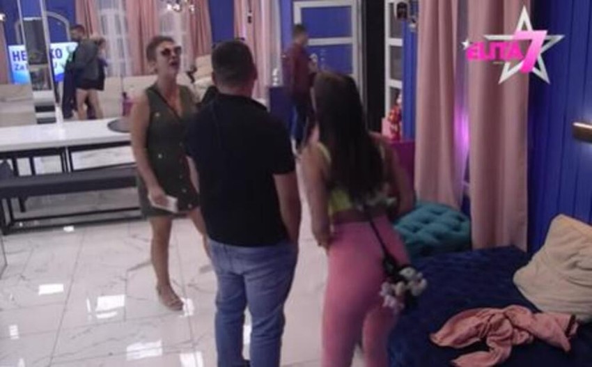 Teodora i Miljana u klinču