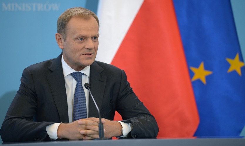 Donald Tusk o cenach paliwaJak była ta kampania 2011 r. i oni tam z cenami jechali cały czas, że paliwo4 po 6 zł PiS napier***ał. No i jest ta impreza w Focusie, już wiadomo, że wygraliśmy. Z Donaldem się spotykam i on: Teraz, ku**a, to paliwo może być nawet i po 7 zł [śmiech]