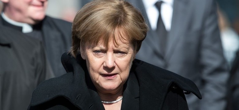 Grzywna dla hejtera grożącego Merkel ukamienowaniem