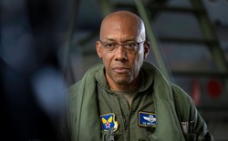 To będzie przełom? Generał Brown: Rozważamy szkolenie ukraińskich pilotów