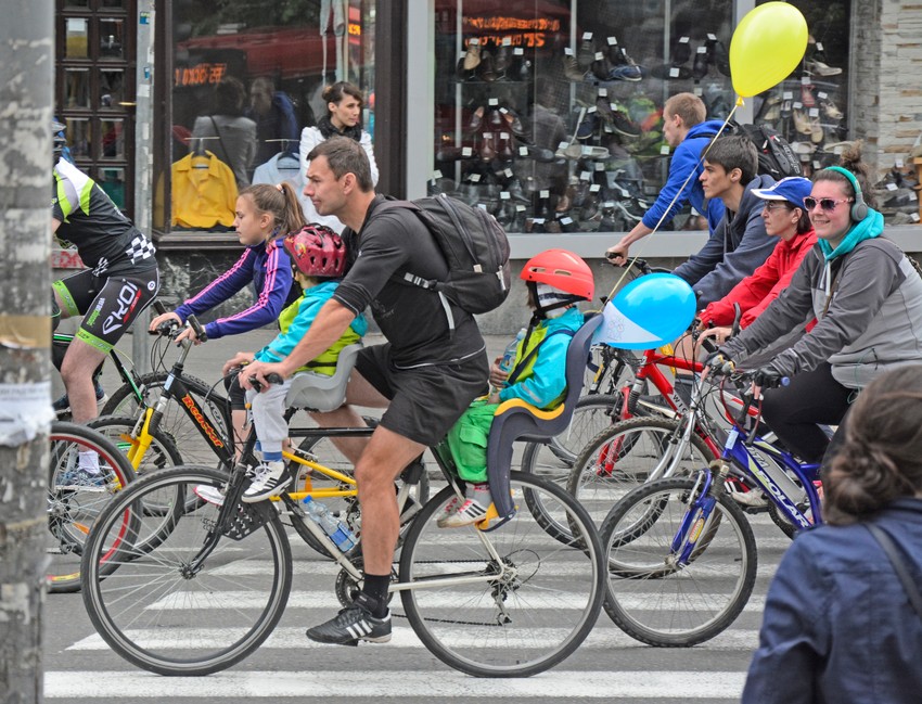 Za razliku od pešaka, biciklisti na pešačkom prelazu nemaju pravo prvenstva